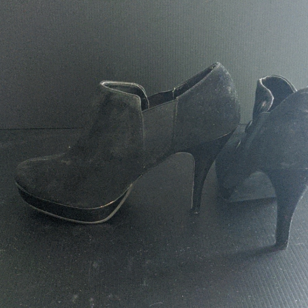 Shoes - Picture 4 of 4